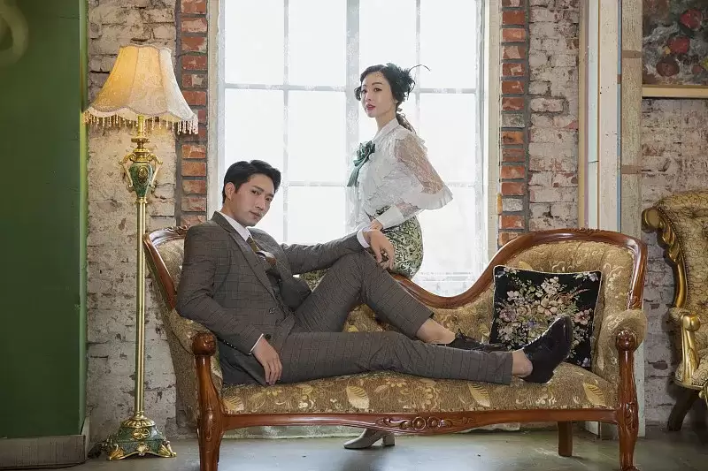 2025年复古时尚大爆发：330亿美元市场新纪元，明星引领复古潮流新风向